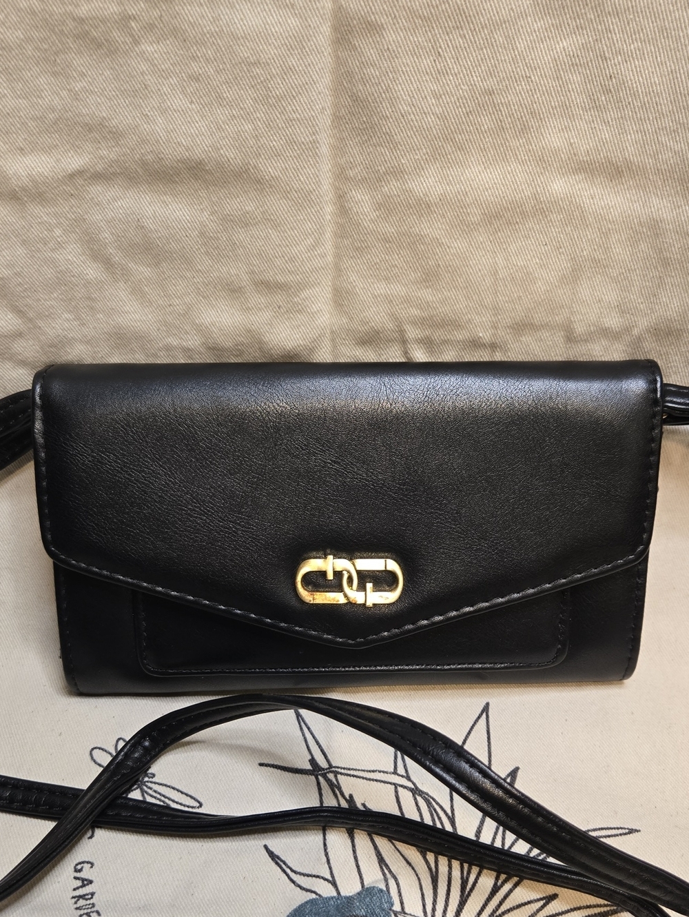 Black Wallet Crossbody Purse Adjustable Strap Organizer Gold Hardware